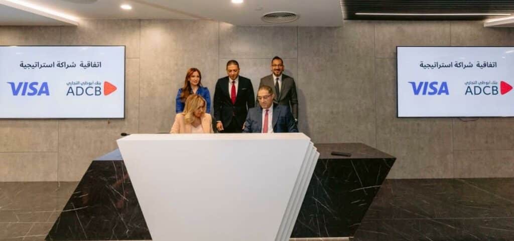 ADCB | بنك أبوظبي التجاري يوقع اتفاقية شراكة حصرية مع فيزا لتقديم المزيد من الخدمات المتميزة والمزايا الحصرية لعملائه ايهاب السويركي: نحن حريصون على الشراكات الاستراتيجية المتميزة التي تدعم جهود التحول الرقمي وتحقق رضا العملاء في إطار استراتيجيته للتحول الرقمي وحرصه على تحقيق المزيد من رضا العملاء من خلال تقديم خدمات وحلول دفع مبتكرة، وقع بنك